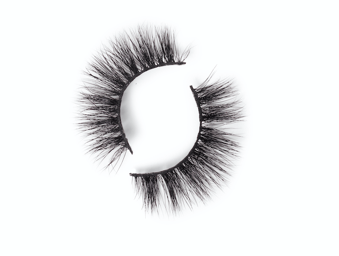 Garcia Glam lashes style Abusadora  add the perfect length, volume and definition.