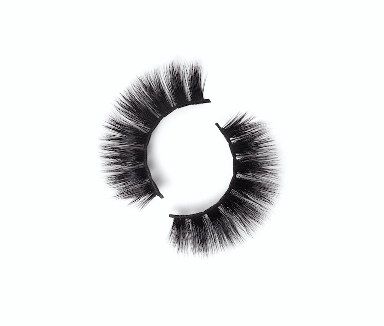 Garcia Glam Lashes in Coqueta are bold, dramatic lashes with full volume.