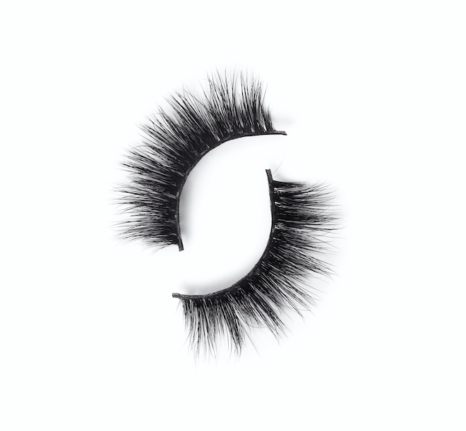 Garcia Glam lashes in Guapa are ultra wispy,  round ; adds an even amount of length and volume.